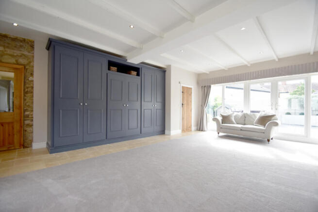 5 bed Detached for sale Image 12