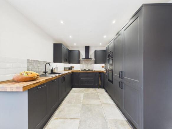4 bed Detached for sale Image 6