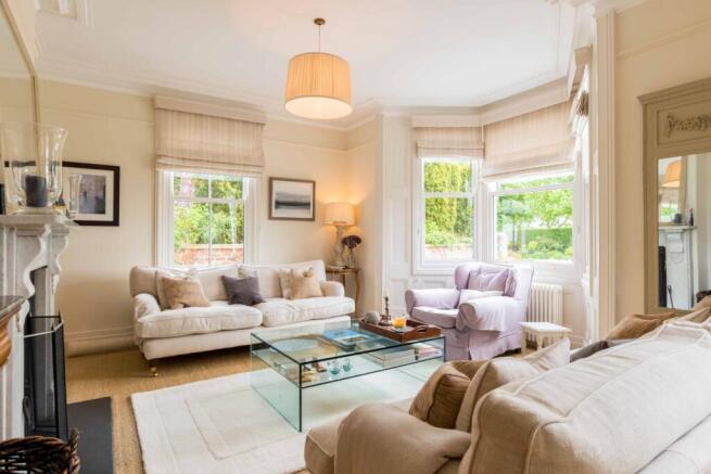 5 bed Detached for sale Image 9