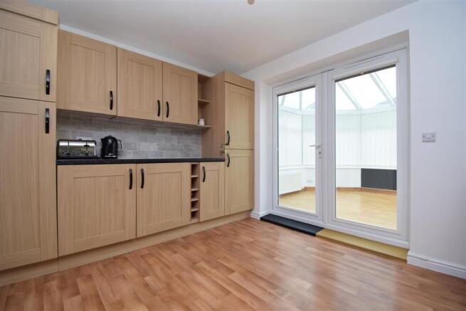 5 bed Detached to rent Image 5