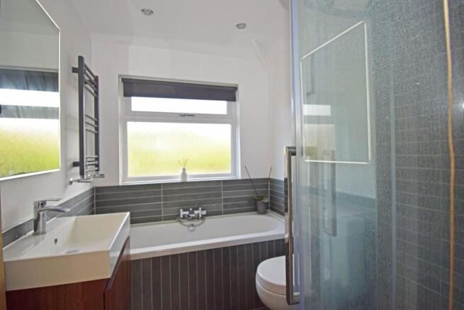 31 Linehouse Lane, bathroom.jpg