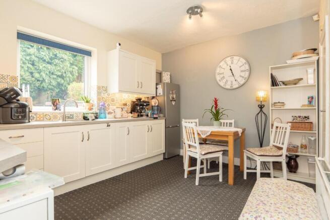 2 bed House to rent Image 6