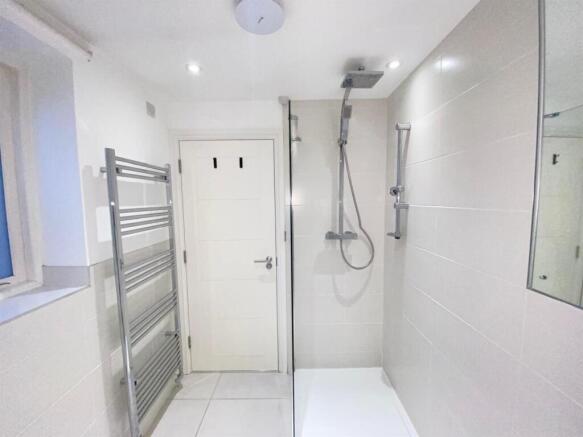 BATHROOM..jpeg