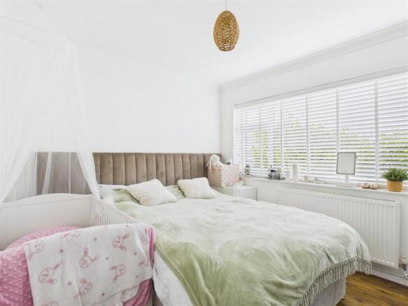 BEDROOM 2