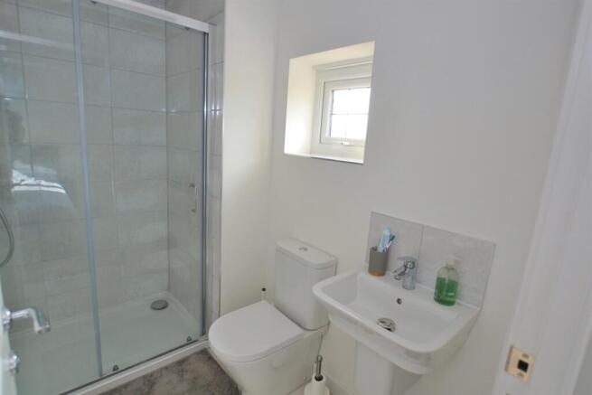 En-suite to Bedroom 