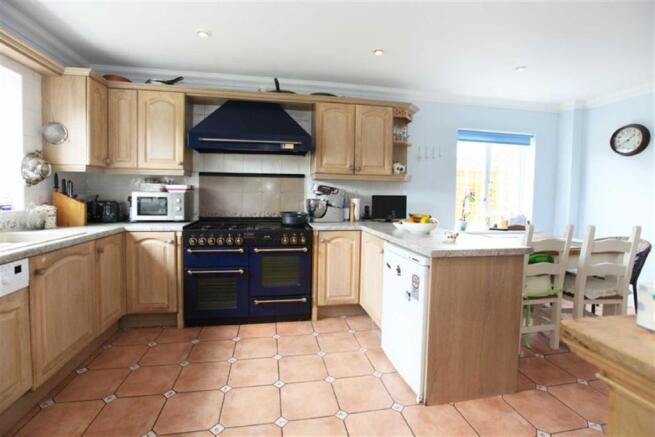 KITCHEN/BREAKFAST RO