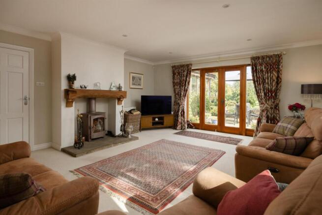 4 bed House for sale Image 7