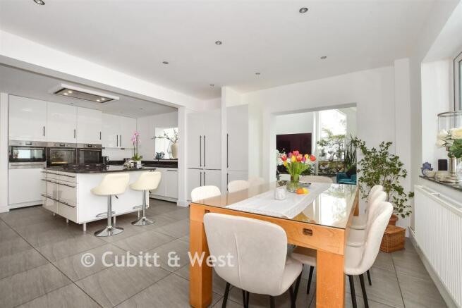 Kitchen/ Breakfast Area
