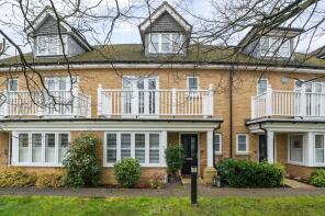 8, Oakgrove, Caterham CR3 5WE