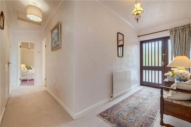 4 bed Bungalow for sale Image 8