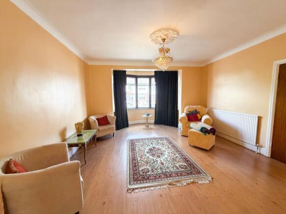 Langley Crescent E11