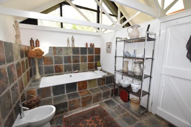 Master Bathroom (2) (Custom).JPG