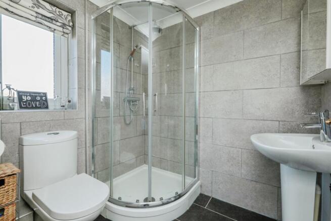 5 bed Detached for sale Image 12
