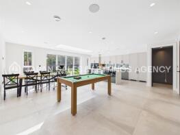 6, Admiral Gardens, Bentley Heath, Barnet EN5 4FB