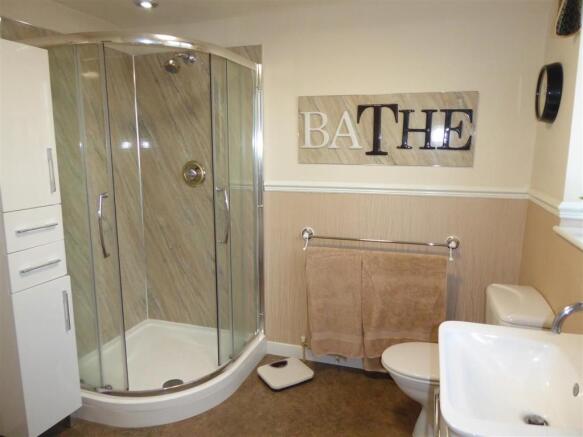 BATHROOM/WC