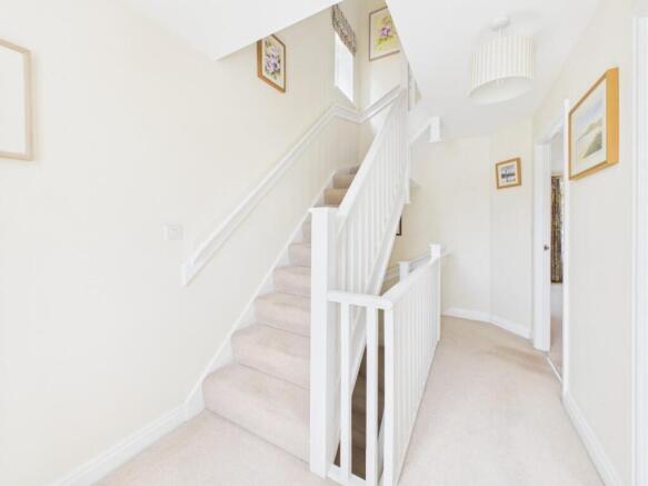 4 bed Semi-Detached for sale Image 8