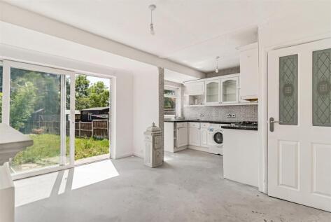 Connaught Road, Sutton