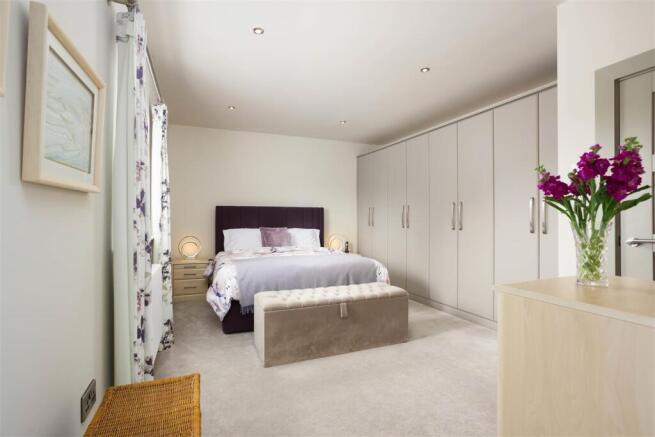 4 bed Detached for sale Image 12