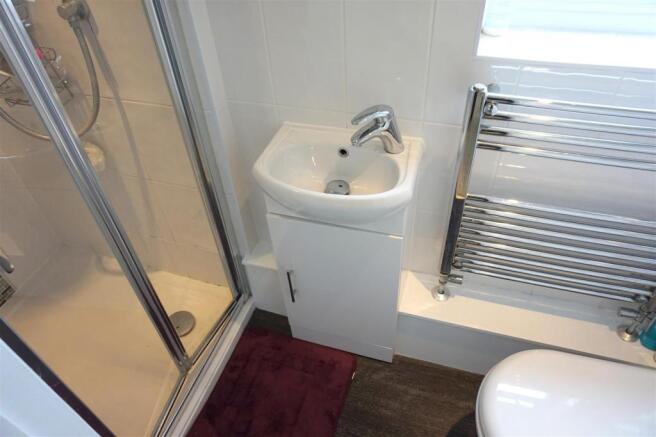 Downstairs shower.JPG