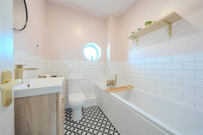 4 bed Terraced for sale Image 8