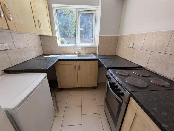 KITCHEN 2.JPG