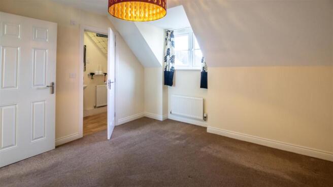 3 bed Town House to rent Image 9