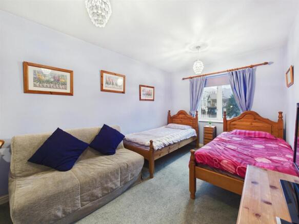 2 bed Apartment to rent Image 6