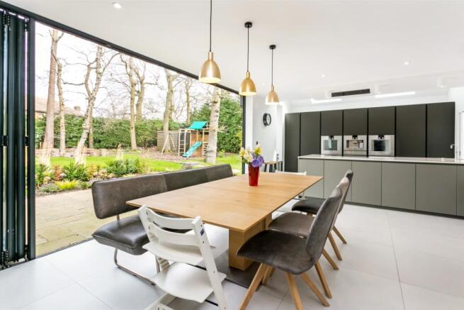 11 Ashenden Walk ...