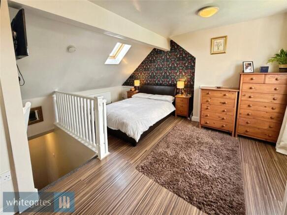 5 bed Semi-Detached for sale Image 6