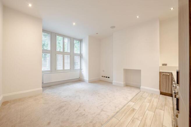 2 bed Flat for sale Image 4