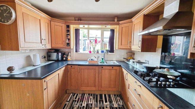 3 bed Semi-Detached for sale Image 6