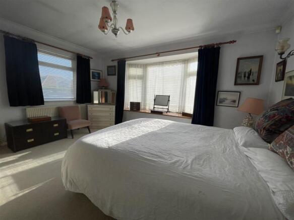 GROUND FLOOR BEDROOM 1