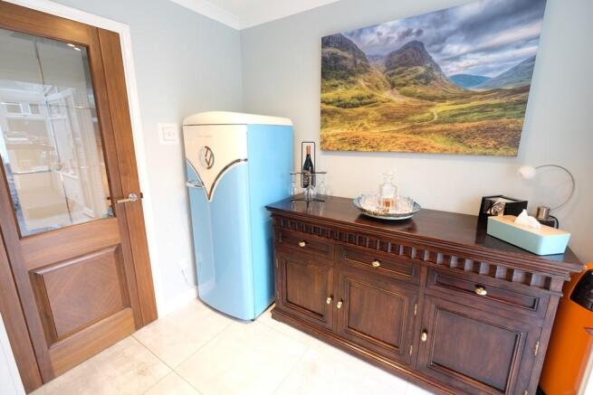 KITCHEN/DINING ROOM