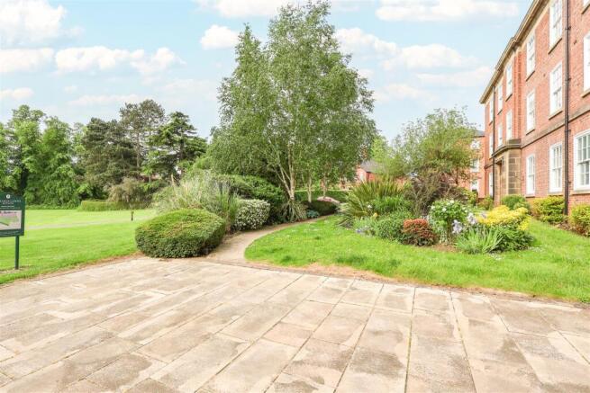 2 bed Apartment for sale Image 9