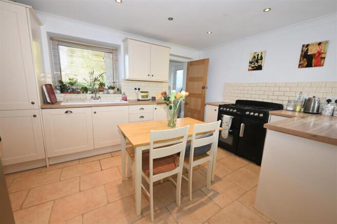 5 bed Semi-Detached for sale Image 6