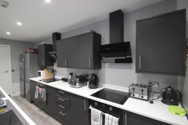 1 bed House Share to rent Image 8