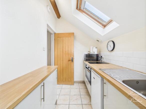 CAM02127G0-PR0308-STILL017