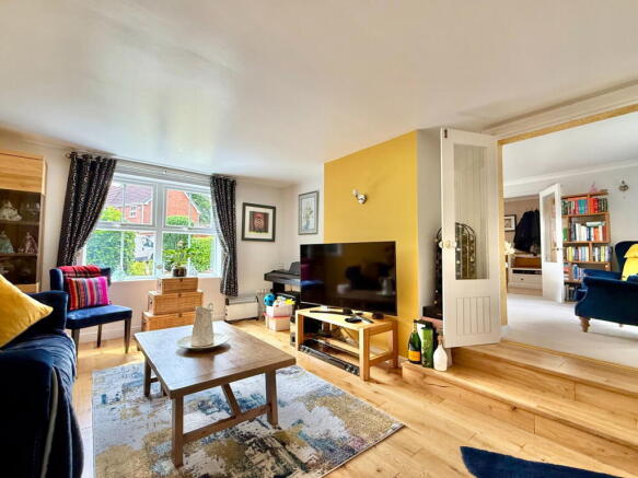 5 bed Detached for sale Image 11