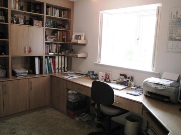 Bespoke Study/ Bed 4