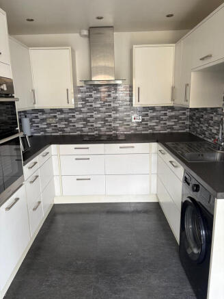 4 bed Semi-Detached for sale Image 6