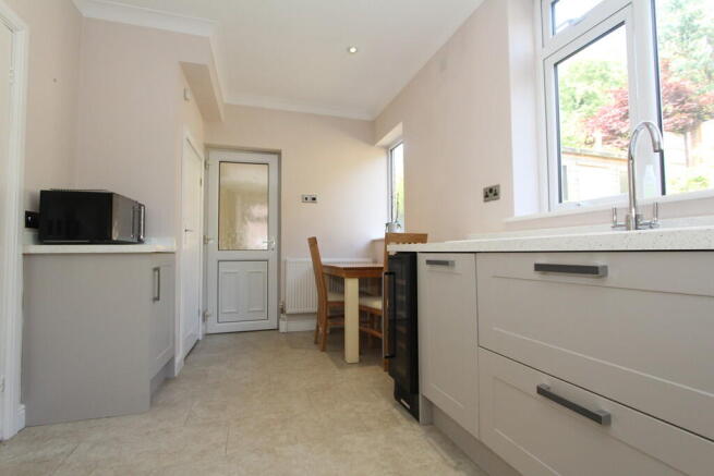 3 bed Semi-Detached to rent Image 5