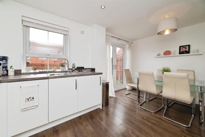 3 bed Semi-Detached for sale Image 5