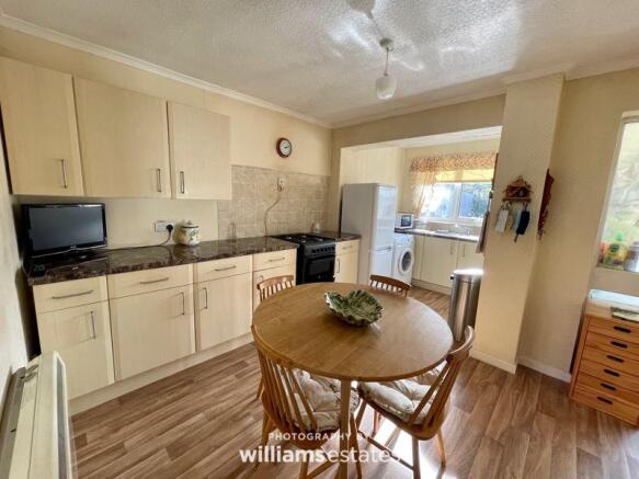 Kitchen/ Break...