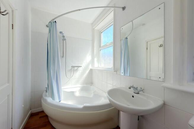 2 bed Flat for sale Image 10