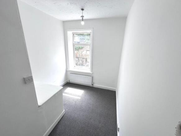 2 bed Semi-Detached to rent Image 6