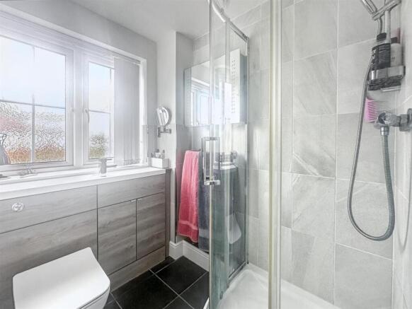 009 Ensuite.jpg
