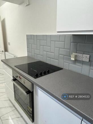 2 bed End of Terrace to rent Image 5