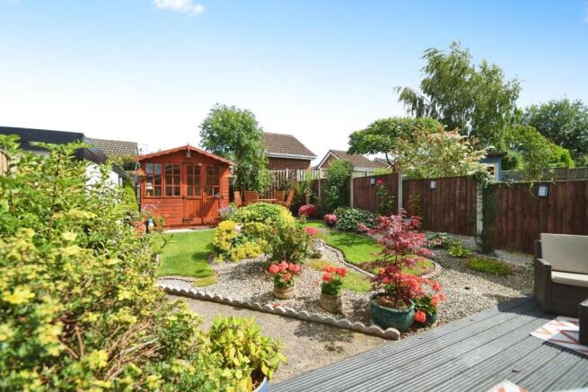 2-bed detached on Durham Avenue, Grassmoor, Chesterfield, S42 5DL, £220,000