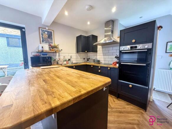 3 bed Semi-Detached to rent Image 5