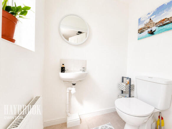 4 bed Detached for sale Image 8